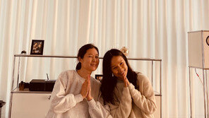 문소리, 이효리 요가원 깜짝 방문…포옹까지 훈훈한 모습