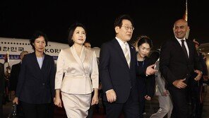 李대통령, 이집트 도착…정상회담 후 대중동 구상 발표