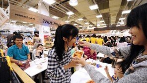 “하루 김밥 1500줄 팔아”…베트남 젊은층 사로잡는 ‘K-푸드’