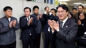 김민석 총리, 경주시청 깜짝방문…“APEC 성공 주역들” 칭찬