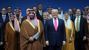 트럼프, UAE-사우디에 엔비디아 AI칩 각각 3만5000개 수출 승인