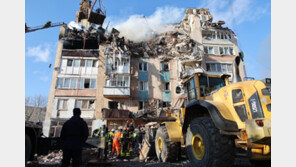 美-러 “돈바스 전부 넘겨라” 종전안 마련… 우크라 “주권 포기 요구”