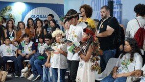 아마존 원주민 소년 “숲-강 사라지면 희망도 사라져” 호소