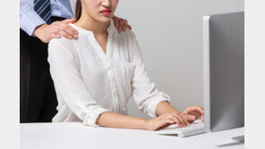 딸뻘 女비서한테 “뽀뽀하자”며 손잡아 자기 속옷에…60대 상무 집유