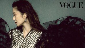 54세 고현정, 오프숄더부터 그물 드레스까지…화보 장인 포스