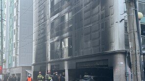 서울 양천구 아파트 필로티 주차장 화재…1시간만에 큰 불 잡혀