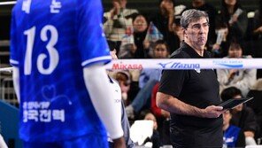 남자배구 현대캐피탈 ‘3연패 수렁’…흔들리는 ‘디펜딩 챔프’