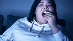 “수면 부족이 식욕 폭발 불러”…잠못자면 살찌는 이유 3가지