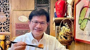 대만 외교장관 “日수산물 먹기 좋은 때”…인증샷으로 日지지