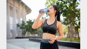 “‘아아’는 수분 보충 안돼요”… 물 대신 음료 더 찾는 한국인