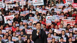 지방선거앞 국힘 떠나는 중도층… 지지율差 한달새 2%P→14%P