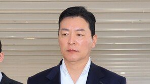 “尹, 김성훈에 ‘군통수권자 안전만 생각하라’ 문자”