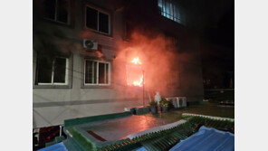 진주 원룸 2층 화재…1명 사망·1명 의식불명