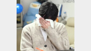 ‘매니저 배신’ 성시경, 많이 힘들었나…노래 듣던 중 ‘눈물’ 