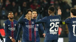 이강인, 리그 첫 골 기록…PSG는 3연승 질주