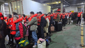 좌초 여객선사 “승객에 리조트 2박 제공”…치료비는 언급 안 해