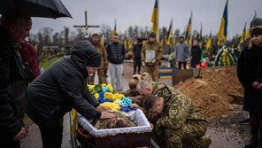 트럼프 “우크라, 27일까지 종전안 합의” 종용… 유럽-美서도 반발