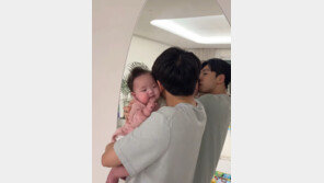 42세 레이디 제인, 쌍둥이 딸 육아 공개…“행복한 하루”