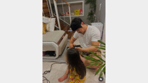 13년 만에 공개된 KCM의 딸들…“공주 머리 해주기 버겁지만 행복”