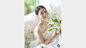 ‘윤정수♥’ 원진서, 순백 웨딩화보 공개 “완벽한 사람과 부부”