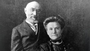 침몰 시간에 멈춘 타이타닉 노부부 시계, 34억원에 낙찰