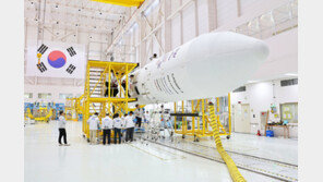 누리호 4차 발사 D-3…조립 마치고 발사대 이동 준비