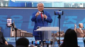 전광훈, 경찰 조사서 국민저항권 질문…“헌법 위 천부적 권리”