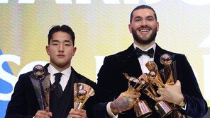 ‘4관왕’ 폰세, 우상 류현진 이어 19년만에 ‘한화 MVP’