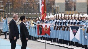 李대통령, 튀르키예어로 군인들 향해 힘차게 인사 [청계천 옆 사진관]