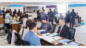 “총장님은 유학생 모시러 출장중” 지역대학 합동 해외 박람회도