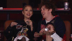 “여친이랑 일하면 어때?” 질문 회피…아리아나 그란데 결별설