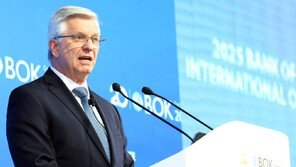 월러 연준 이사 “노동시장 여전히 취약해…다음달 금리 인하”