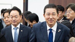 與 “대미투자특별법 이번주 발의…관세인하 소급적용 법적근거 필요”