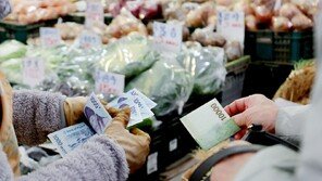 소비심리 8년만에 최고치… “관세 타결-성장률 개선 덕”