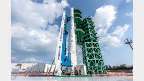 누리호, 발사대 설치작업 아직 진행 중…발사는 계획대로 추진