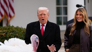 트럼프 “칠면조 이름이 척과 낸시였다면 사면 못해” 뼈있는 농담