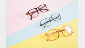 “아무리 닦아도 흐릿”…‘안경’ 수명 갉아먹는 최악의 습관 5 [알쓸톡]