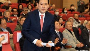 이승만 영화 본 장동혁, 체제전쟁 강조…중진들은 “계엄 사과해야”