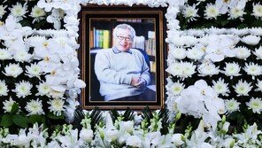 이순재 빈소 조문 행렬…유인촌 “원칙을 끊임없이 강조하신 분”