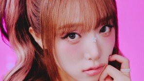 최예나, 日 버추얼 가수 하츠네 미쿠와 협업…신곡 ‘스타!’ 발표