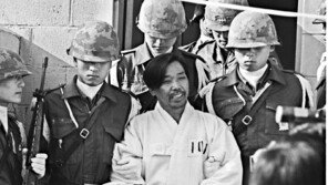 故 김재규 재심에 심수봉 증인 불출석…“오기 쉽지 않다”