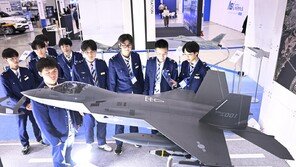 “KF-21 멋지네”