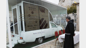 어린이진료소 된 프란치스코 교황 전용차