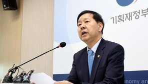 정부 “외환시장 안정이 국민연금 수익에도 도움” 기금 활용 공식화