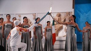 2026 밀라노-코르티나담페초 겨울올림픽 첫 성화 봉송