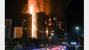 홍콩 고층아파트 보수공사 중 화재… 소방관 등 최소 13명 사망