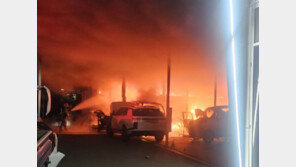 수원 권선구 자동차매매단지 화재 3시간 만에 진화…건물 1동 전소