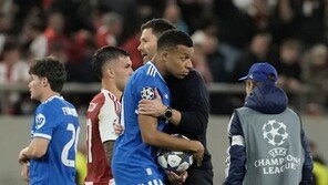 음바페, 6분42초 만에 해트트릭…UCL 역대 ‘최단 시간 2위’