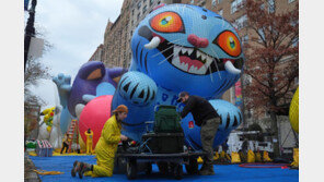 뉴욕 추수감사절 퍼레이드 나서는 ‘더피’