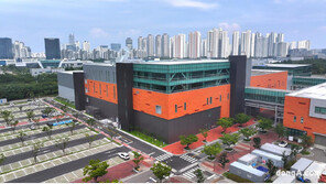 셀트리온, 브라질서 ‘옴리클로’ 퍼스트무버로 출시… 내년 중남미 공략 본격화